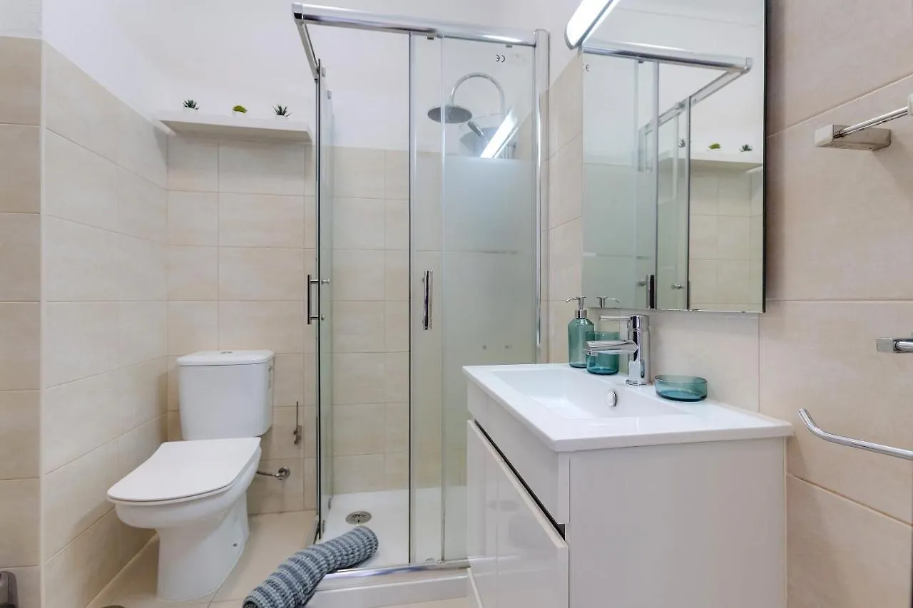 Eli'S Flat 2 Bdrs Apart At The Strip Apartment Albufeira