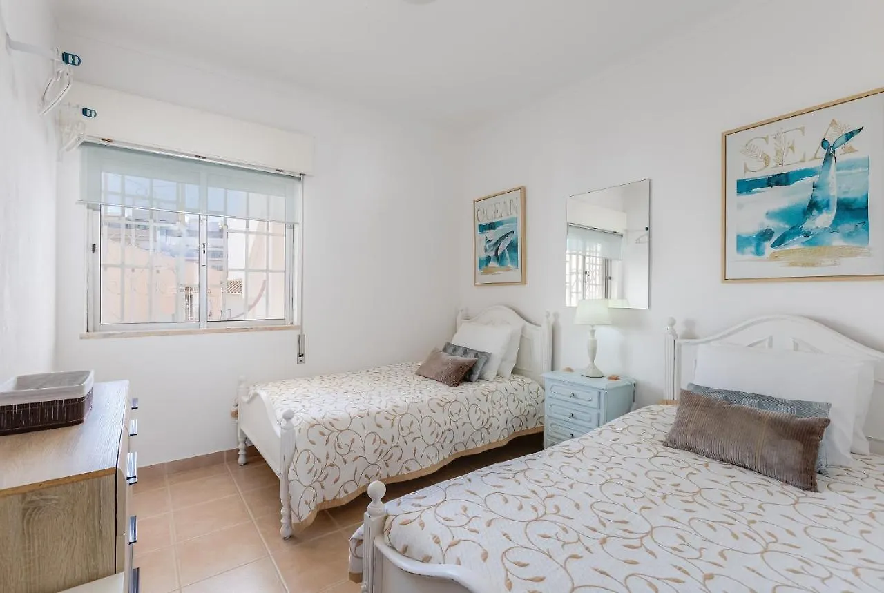 Eli'S Flat 2 Bdrs Apart At The Strip Apartment Albufeira